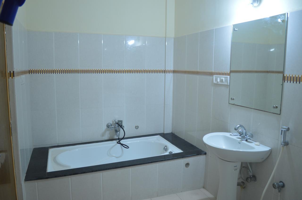 Hotel City Palace Brahmapur Номер фото